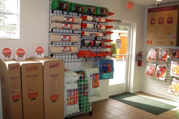 Facility photo: //images.sparefoot.com/medium/213376699081f8670f1.jpg