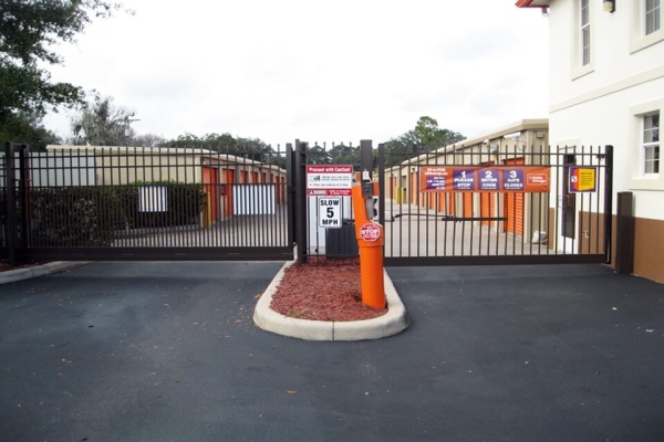 Facility photo: //images.sparefoot.com/medium/2133766991d320339e5.jpg