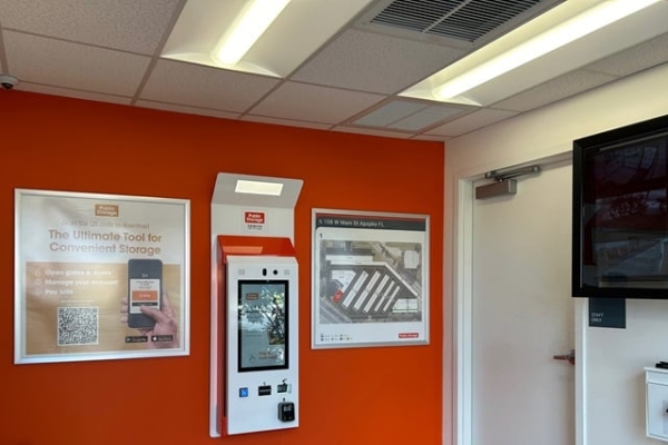 Facility photo: //images.sparefoot.com/medium/213382698b3c375b366.jpg