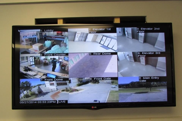 Facility photo: //images.sparefoot.com/medium/213387687ce9a760875.jpg
