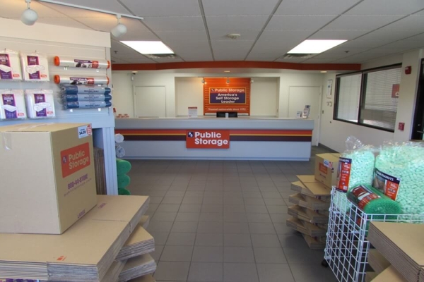 Facility photo: //images.sparefoot.com/medium/2133876a3932f8ba526.jpg
