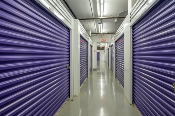 Facility photo: //images.sparefoot.com/medium/2133886884d2958f4e7.jpg