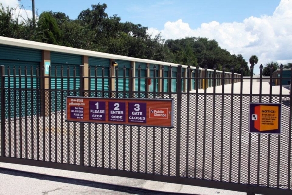 Facility photo: //images.sparefoot.com/medium/2133896913433f3ee6e.jpg