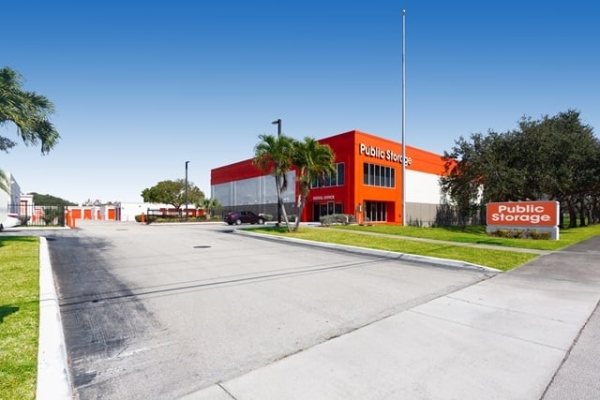 Facility photo: //images.sparefoot.com/medium/21339768a478470ec80.jpg