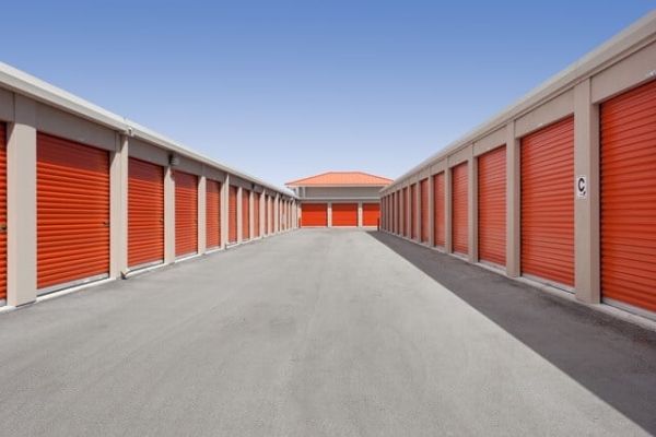 Facility photo: //images.sparefoot.com/medium/2133986884d3123fc8e.jpg