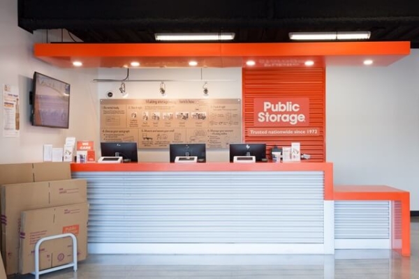Facility photo: //images.sparefoot.com/medium/2133986884d313295fe.jpg