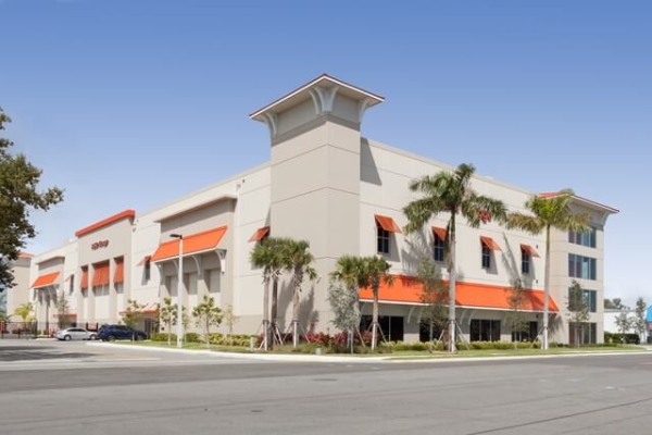 Facility photo: //images.sparefoot.com/medium/21339869f4a88e53d57.jpg