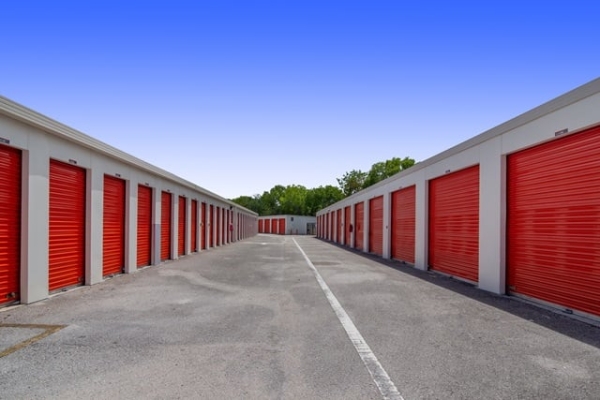 Storage Units at Public Storage - Weston - 2715 S Commerce Pkwy - 2715 S Commerce Pkwy