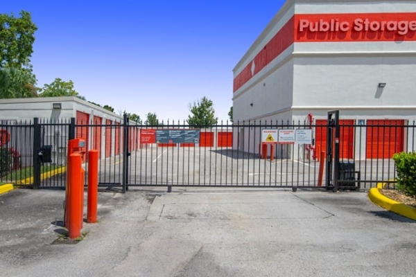 Facility photo: //images.sparefoot.com/medium/21340269f4a7be5f7b1.jpg