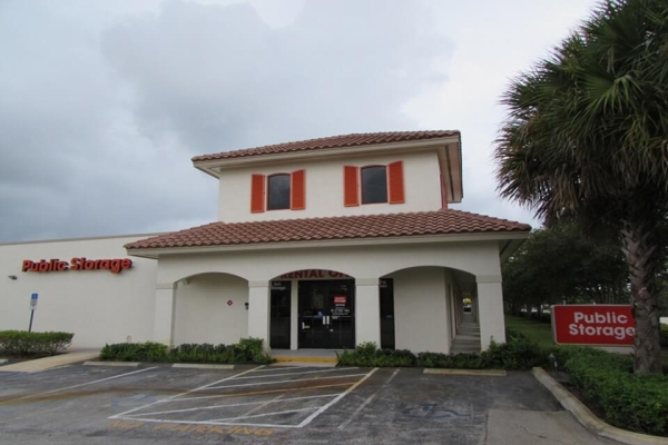 Facility photo: //images.sparefoot.com/medium/21340369397edd4f019.jpg