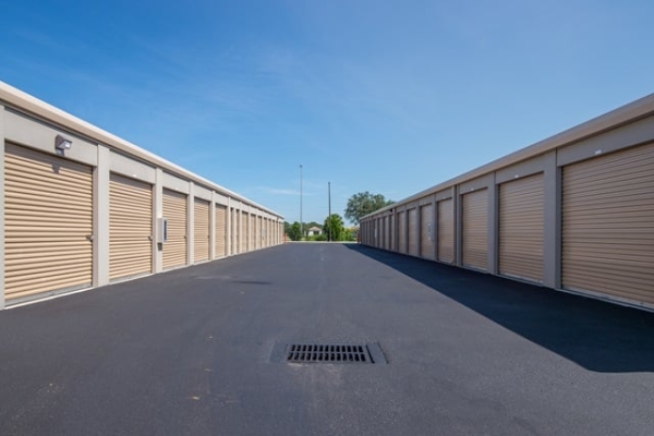 Facility photo: //images.sparefoot.com/medium/21340569e6269a80a94.jpg