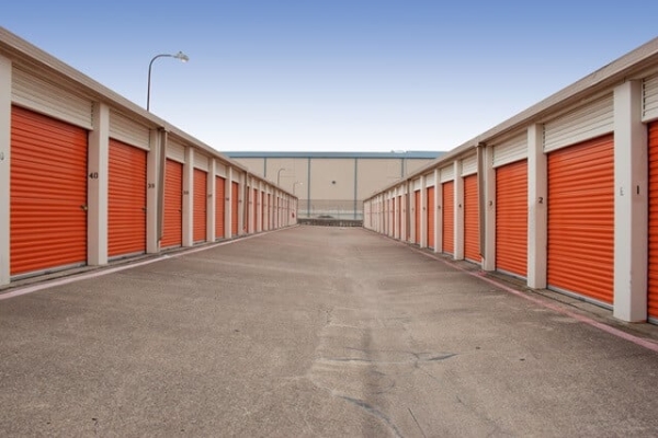 Storage Units at Public Storage - Arlington - 3150 E Pioneer Pkwy - 3150 E Pioneer Pkwy