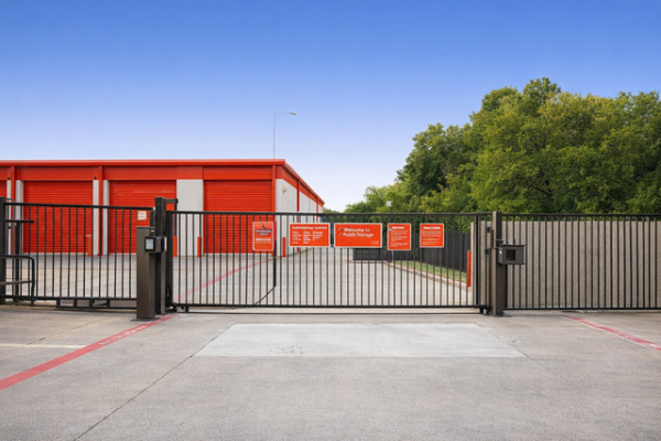 Facility photo: //images.sparefoot.com/medium/2134076a071dfa293f1.jpg