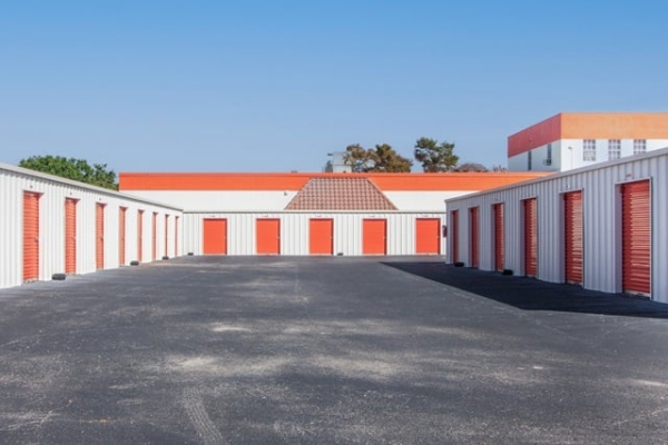 Facility photo: //images.sparefoot.com/medium/21340869f4a90f95b2e.jpg