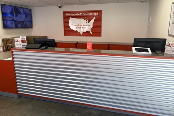 Storage Units at Public Storage - Tampa - 8003 N Dale Mabry Hwy - 8003 N Dale Mabry Hwy