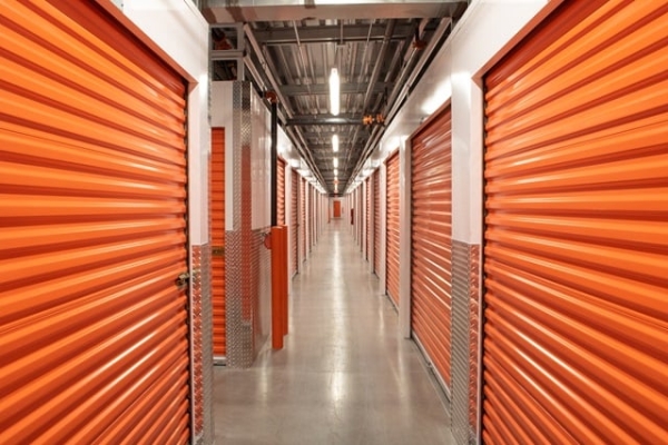 Facility photo: //images.sparefoot.com/medium/213410687e3be291e14.jpg
