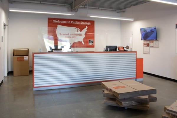 Facility photo: //images.sparefoot.com/medium/213410687e3be38b4fa.jpg