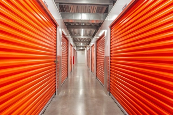 Facility photo: //images.sparefoot.com/medium/213411687ce998585e3.jpg