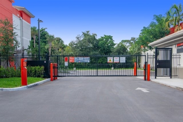 Facility photo: //images.sparefoot.com/medium/2134116936dc1322c96.jpg