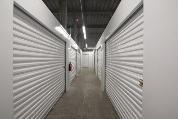 Facility photo: //images.sparefoot.com/medium/2134136884d3078fb99.jpg