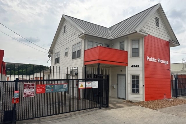 Facility photo: //images.sparefoot.com/medium/2134146877a4c5335d5.jpg