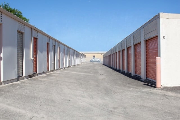 Facility photo: //images.sparefoot.com/medium/2134146877a4c633fbc.jpg