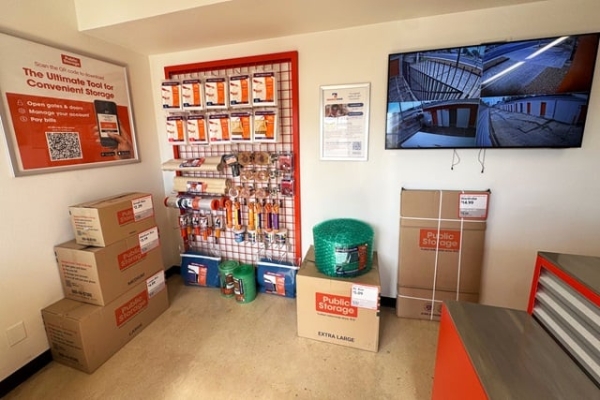 Facility photo: //images.sparefoot.com/medium/2134146877a4c71a6cc.jpg