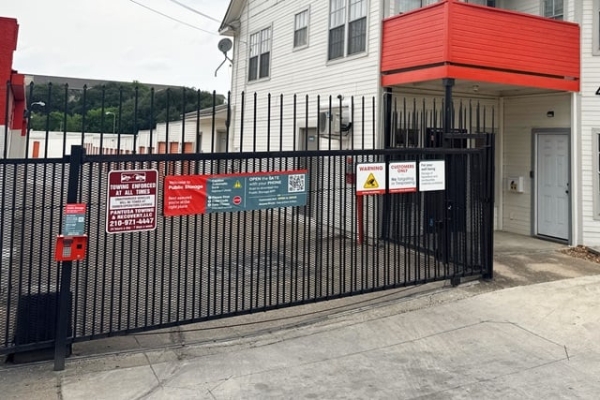 Facility photo: //images.sparefoot.com/medium/2134146877a4c8150f2.jpg