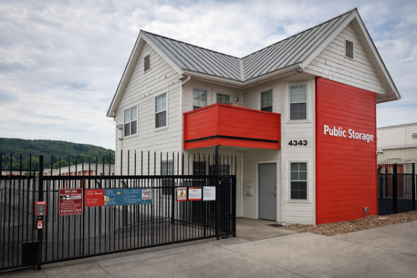 Facility photo: //images.sparefoot.com/medium/21341469f5fa9d9e51e.jpg