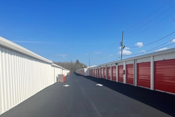 Facility photo: //images.sparefoot.com/medium/2134166936dc27e8c45.jpg