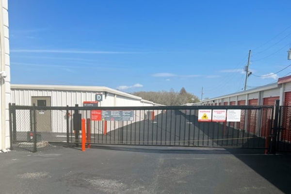 Facility photo: //images.sparefoot.com/medium/2134166938326bed6e9.jpg