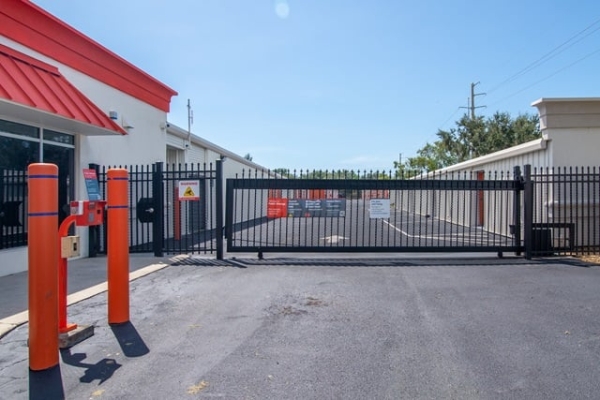 Facility photo: //images.sparefoot.com/medium/21341769e4d4e7a03b8.jpg