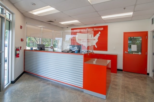 Facility photo: //images.sparefoot.com/medium/21341769f748353a8b6.jpg
