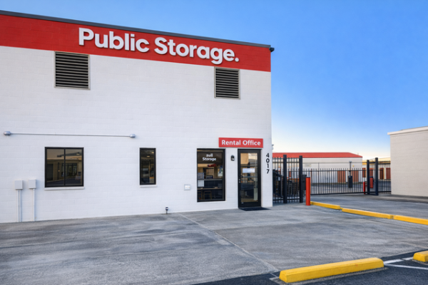 Facility photo: //images.sparefoot.com/medium/21341869f5fa3b62fff.jpg