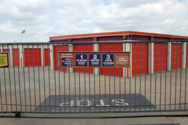 Facility photo: //images.sparefoot.com/medium/21341969568250ac412.jpg