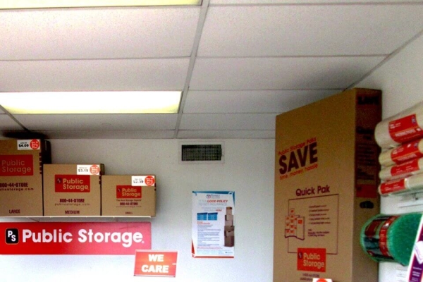 Facility photo: //images.sparefoot.com/medium/21341969f4a9d224581.jpg