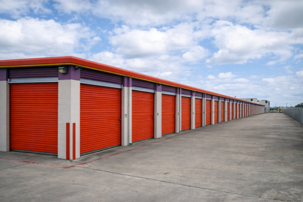 Facility photo: //images.sparefoot.com/medium/21341969f5fa58a78b2.jpg