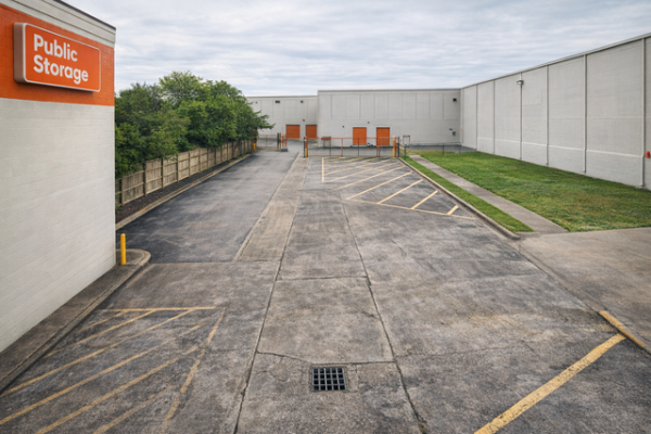 Facility photo: //images.sparefoot.com/medium/21342269fde10f33807.jpg