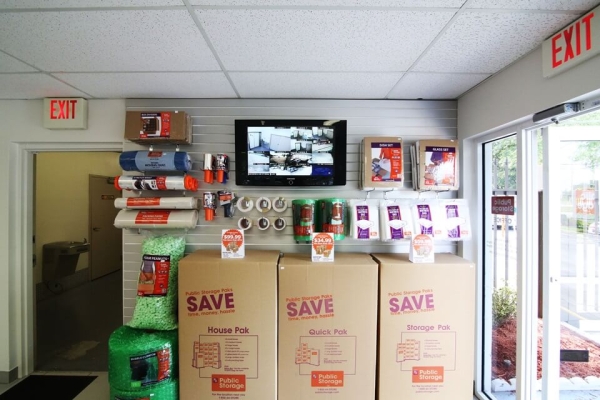 Facility photo: //images.sparefoot.com/medium/213425687ceacac80a0.jpg