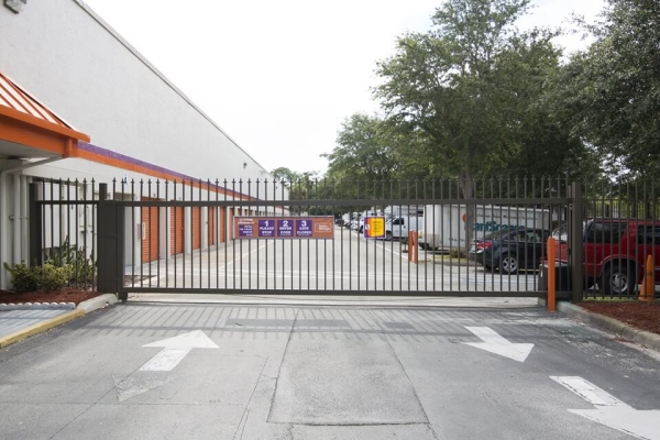 Facility photo: //images.sparefoot.com/medium/213425690cabb166e09.jpg