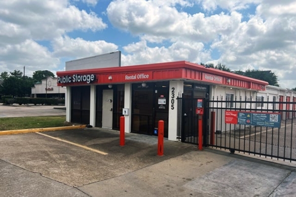 Storage Units at Public Storage - Houston - 2305 South Dairy Ashford - 2305 South Dairy Ashford