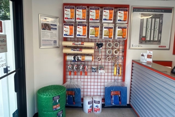 Facility photo: //images.sparefoot.com/medium/2134286892036841186.jpg