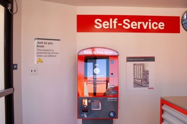 Facility photo: //images.sparefoot.com/medium/2134306974d42c95ccd.jpg