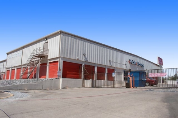 Facility photo: //images.sparefoot.com/medium/213434688381d5e3db9.jpg