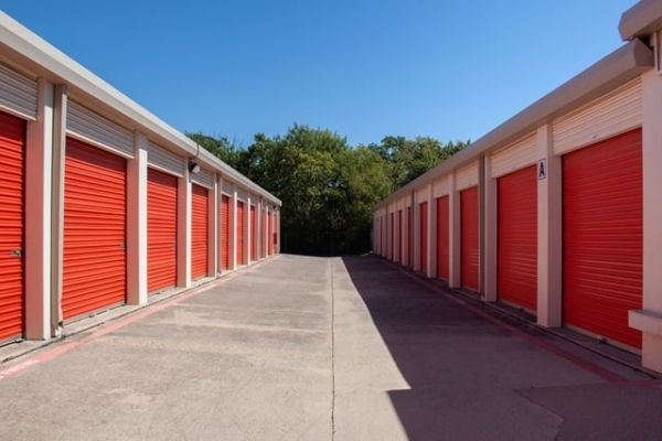 Facility photo: //images.sparefoot.com/medium/213434688381d6d90bf.jpg