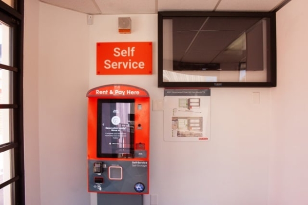 Facility photo: //images.sparefoot.com/medium/2134346904b5c82718b.jpg