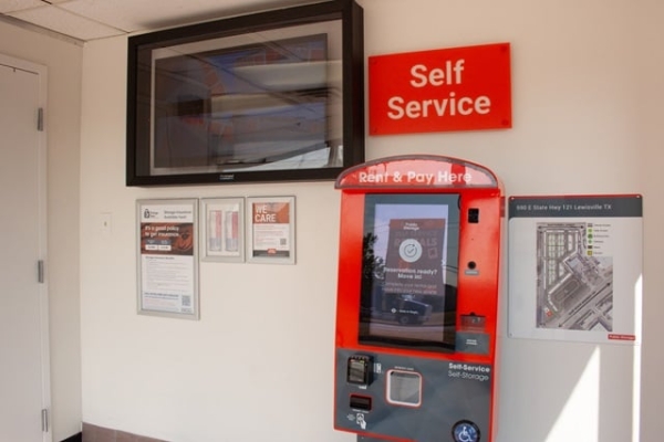 Facility photo: //images.sparefoot.com/medium/213436689203956d009.jpg