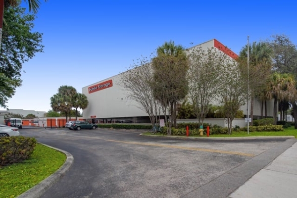 Storage Units at Public Storage - Deerfield Beach - 1375 W Hillsboro Blvd - 1375 W Hillsboro Blvd