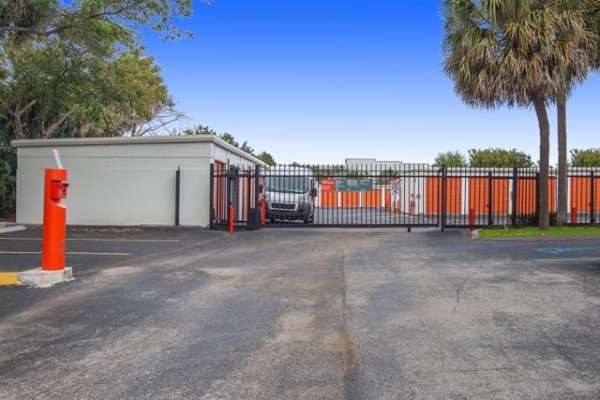 Storage Units at Public Storage - Deerfield Beach - 1375 W Hillsboro Blvd - 1375 W Hillsboro Blvd