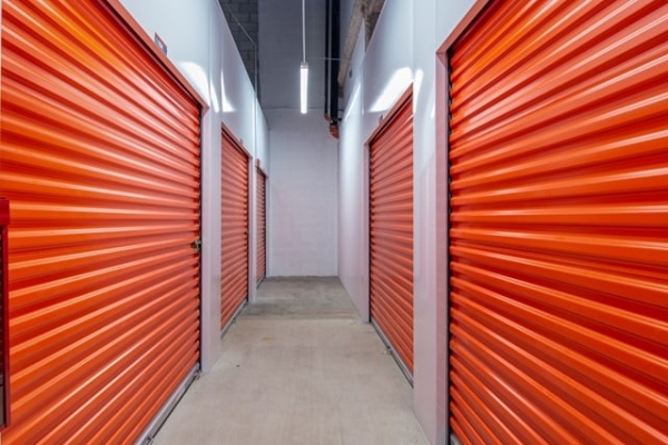 Facility photo: //images.sparefoot.com/medium/2134406878f61f4d6e9.jpg